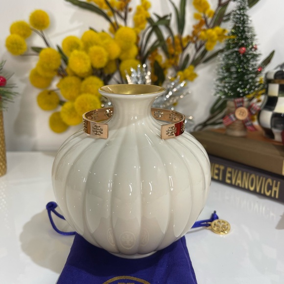 Authentic TORY BURCH NEW Rose gold PIERCED T CUFF BRACELET NEW with tags - Picture 2 of 11